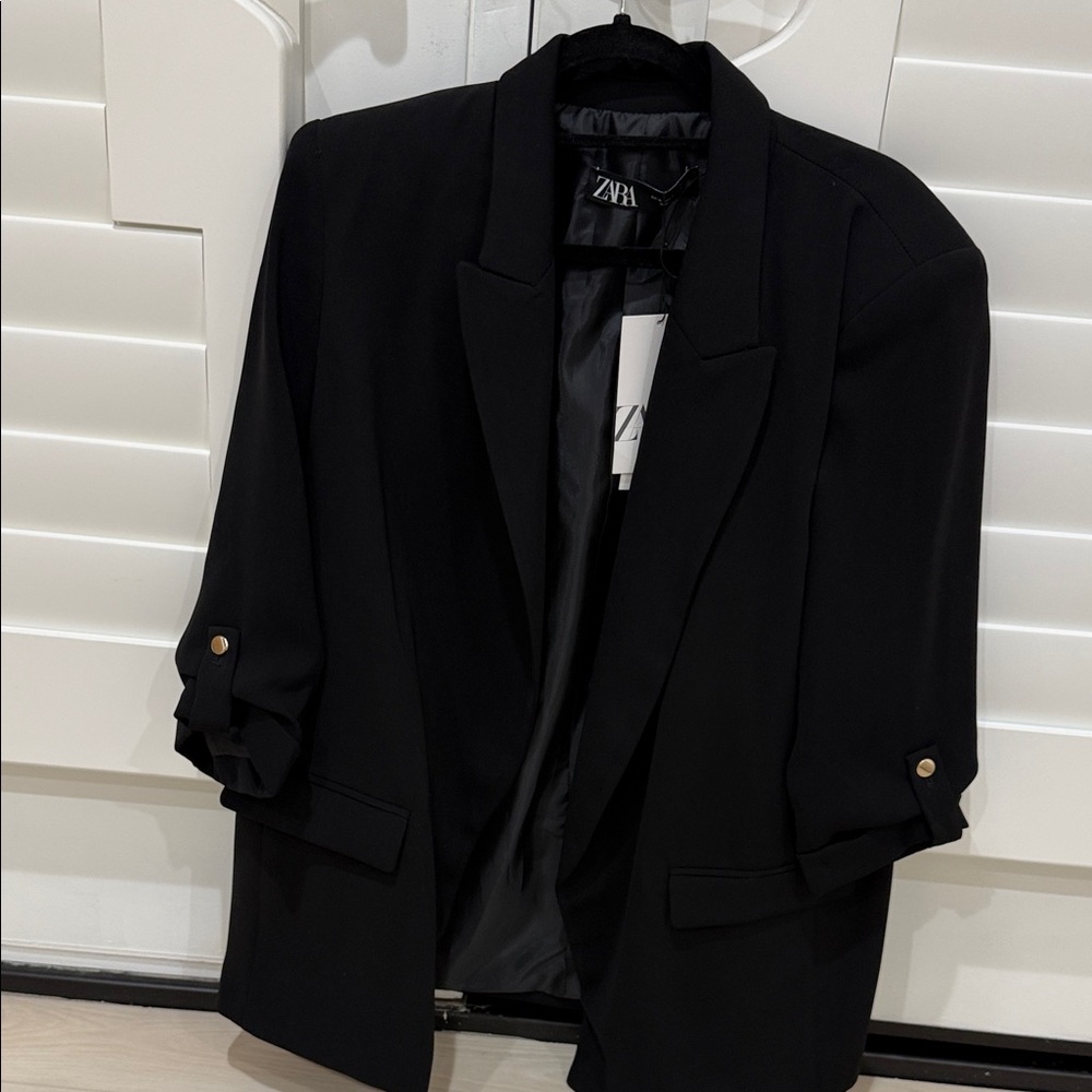 ZARA Black Open-Front Women's Blazer with Rolled-Sleeve Tabs
